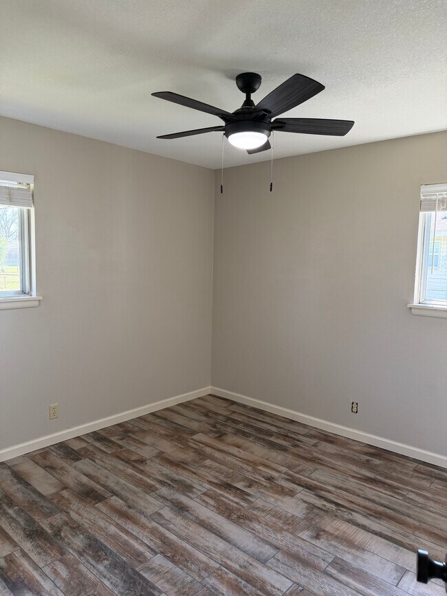 Dormitorio suroeste - 536 Sherwood Ln