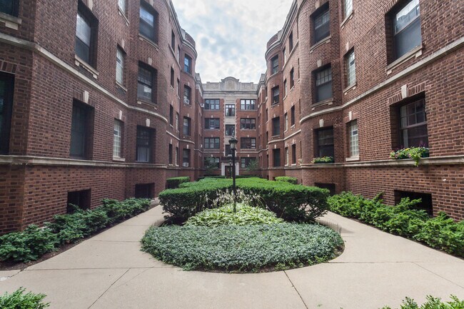 Building Photo - 2328 N Lincoln Park W