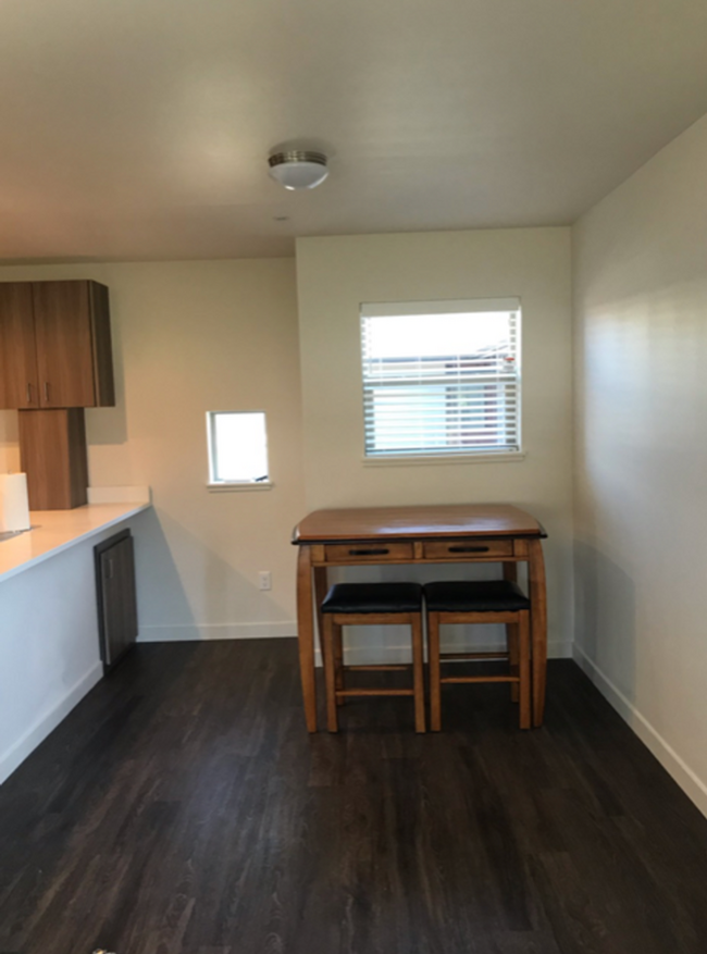 Building Photo - New Townhome in Ashland Available early De...