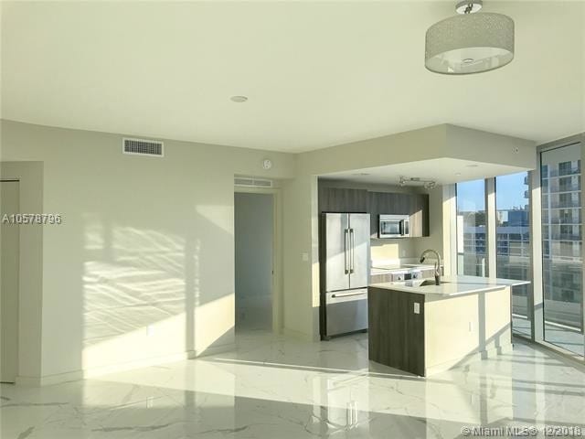 Building Photo - 200 Biscayne Blvd Way