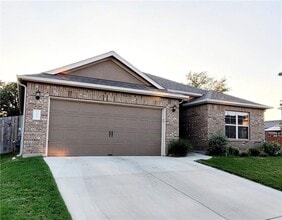 Building Photo - 300 Bright Star Ln