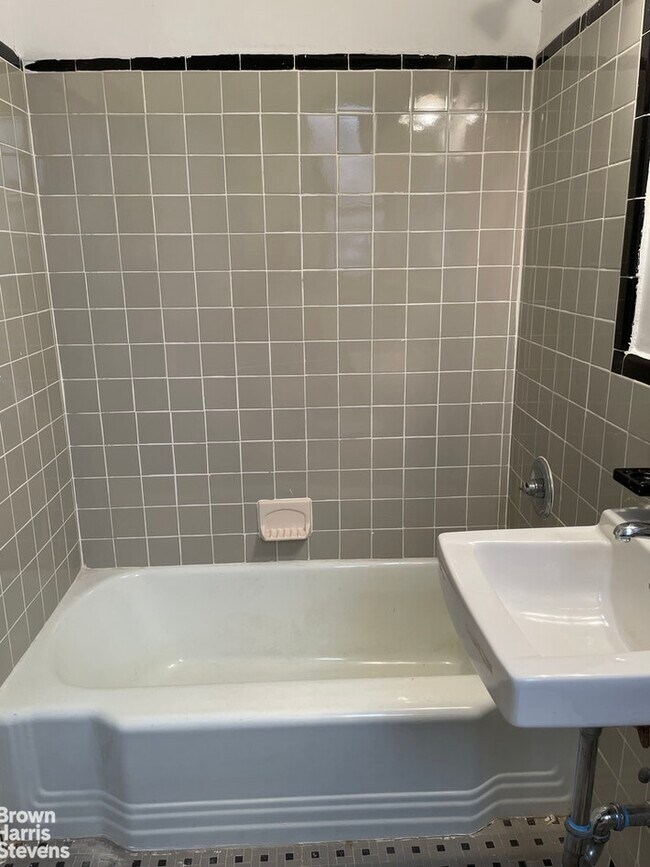 2929 Bainbridge Ave Unit 5J, The Bronx, NY 10458 Condo for Rent in