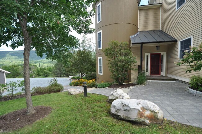 Building Photo - 764 Barnumville Rd