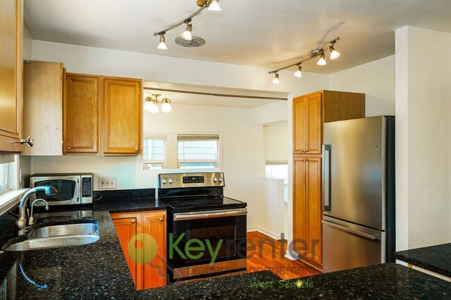 Building Photo - **Rent Special** Spacious 4-Bed Home Near ...