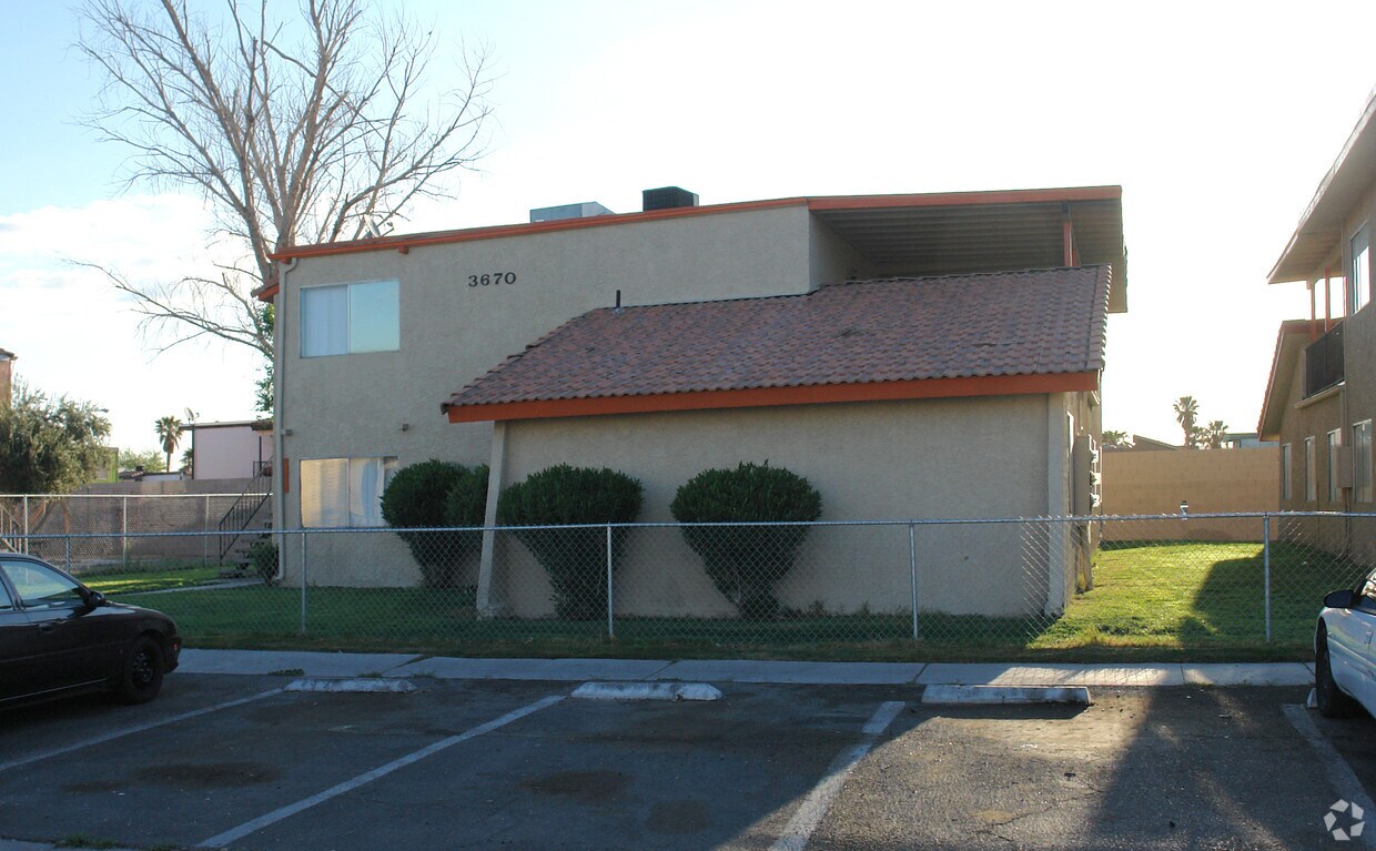 Building Photo - 3670 Ala Dr