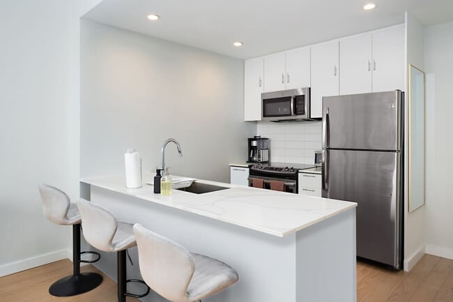 Foto del edificio - 648 Jackson St