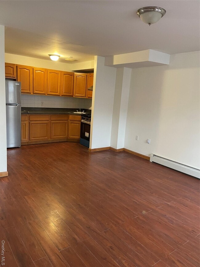 Building Photo - 697 Sheffield Ave