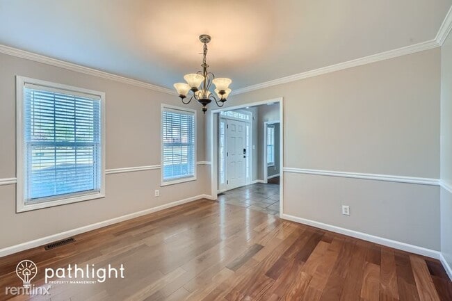 Building Photo - 4 br, 3.5 bath House - 2403 Oak Bluff Dr UNIT