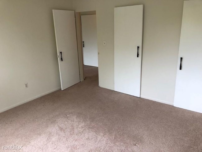 Building Photo - 1 br, 1 bath Apartment - 259 Oakville Ave