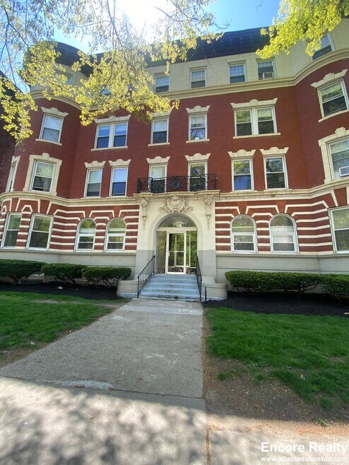 Building Photo - 1595 Beacon St