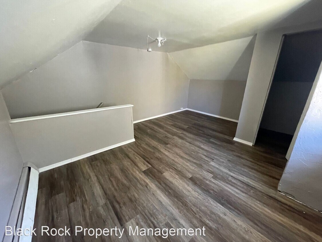 Primary Photo - 3 br, 1 bath House - 213 E High Street