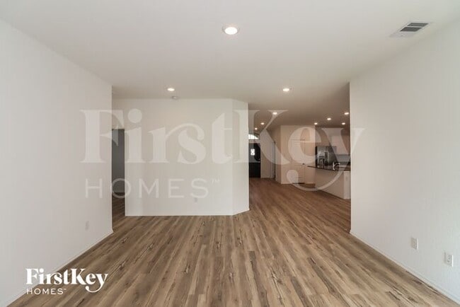 Building Photo - 7727 Jasmine Chase Dr
