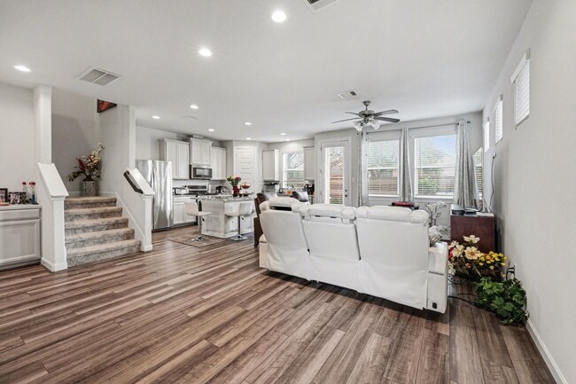 Building Photo - 10011 Brickhouse Dr