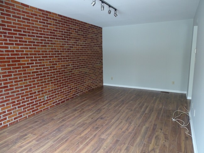 Building Photo - 899 Muirfield Crescent