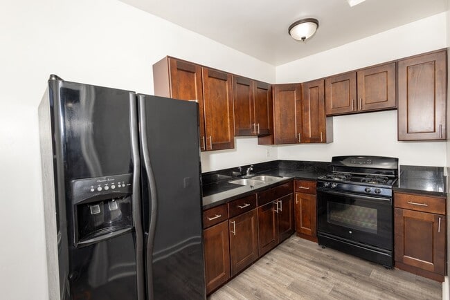 Building Photo - 357 S Alvarado St