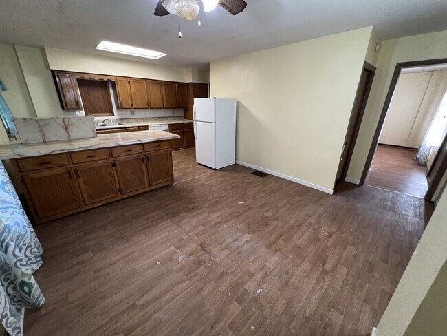 Foto del edificio - 212 W Poland Ave