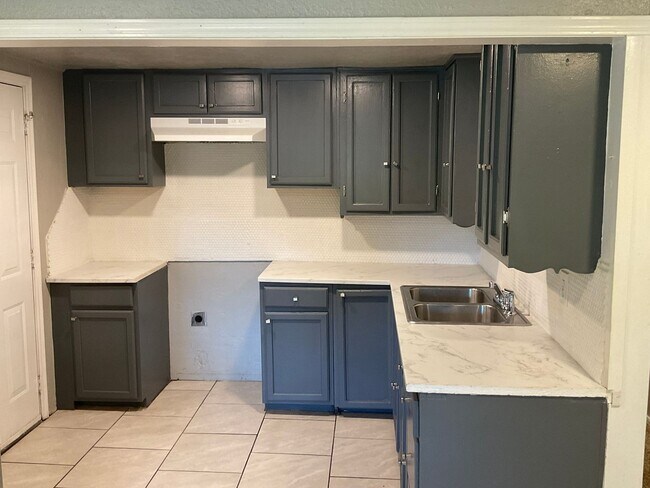 Foto del edificio - 3 Bed 2 Bath Newly Remodeled Home in Midwe...