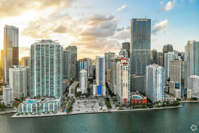 Building Photo - 1200 Brickell Bay Dr