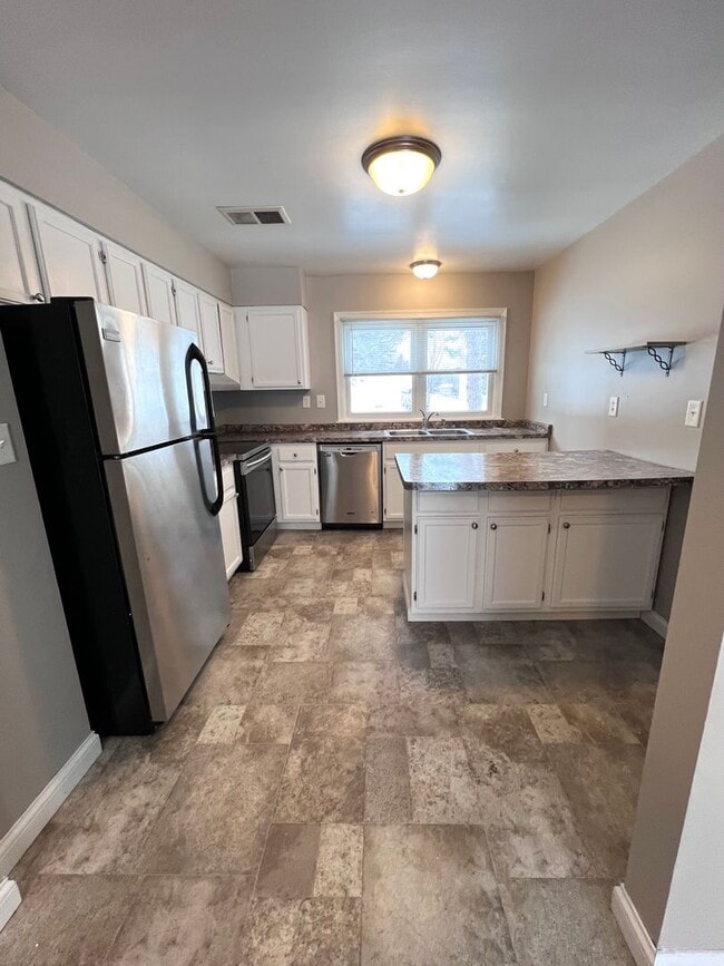 Building Photo - 707 Bong Blvd