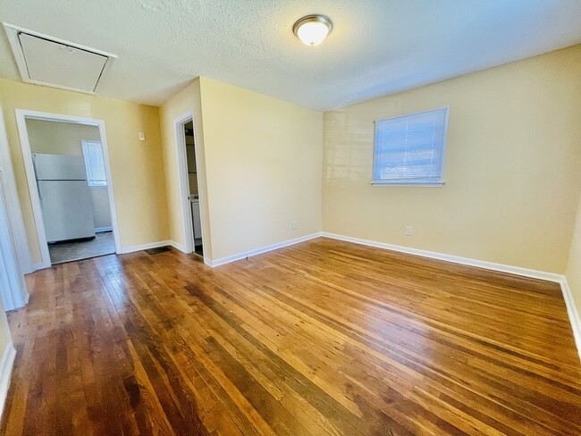 Building Photo - 4519 Wildwood Ave