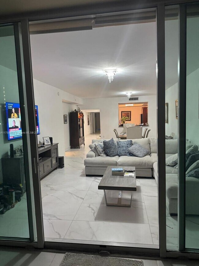 Foto del edificio - 3330 NE 190th St