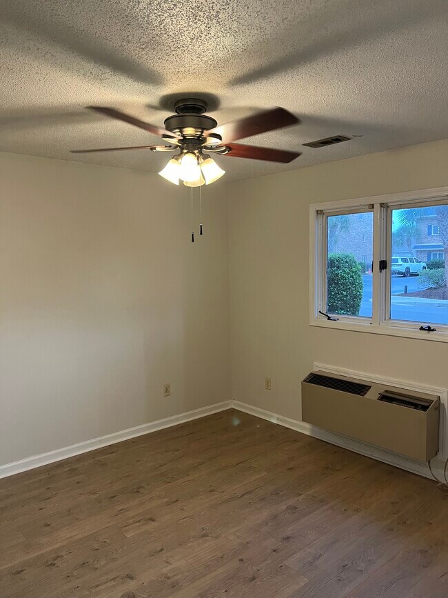 Building Photo - 206 Double Eagle Dr