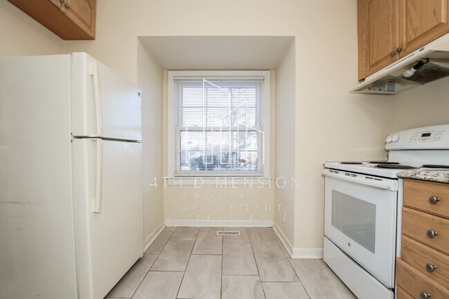 Building Photo - Charming 2 Bed, 1 Bath Rental in Greensbor...