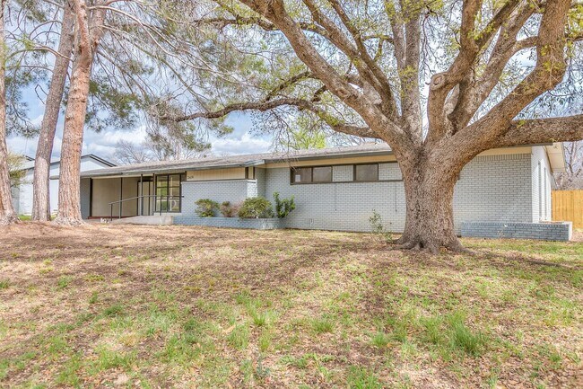 Foto del edificio - COMING SOON!! 3 Bedroom Home in College Hills!!