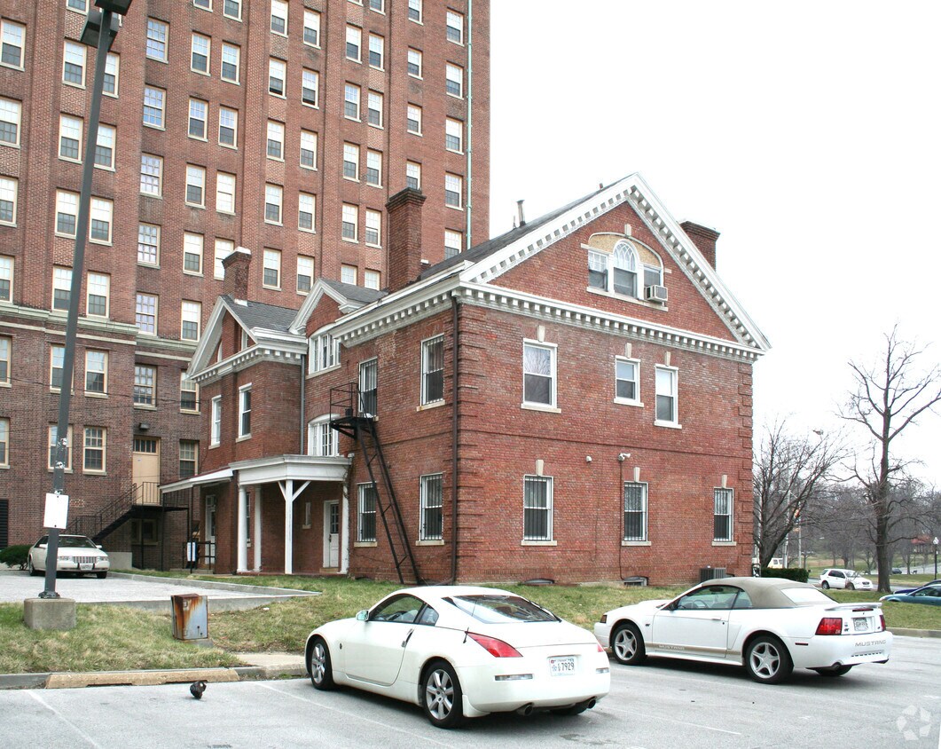 Building Photo - 1009 Cloverdale Road