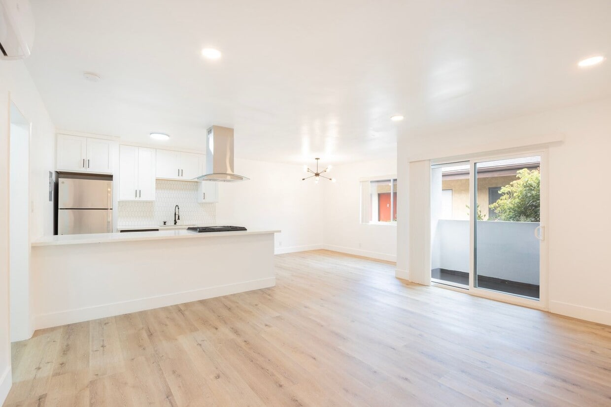 Primary Photo - Recently Renovated 1 Bed / 1 Bath Apartmen...