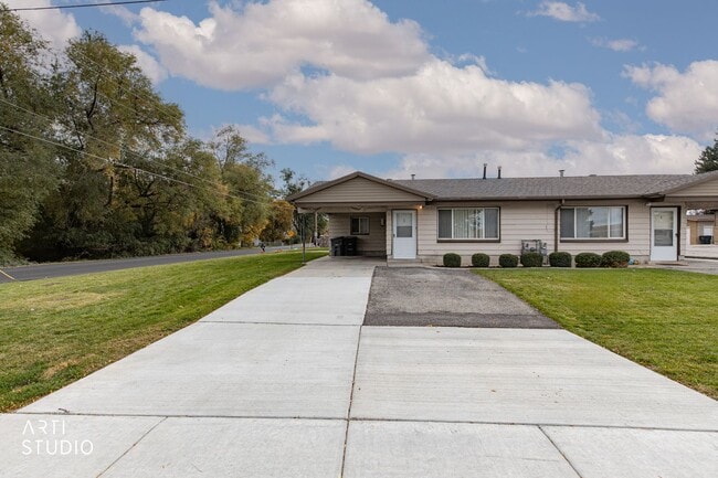 Building Photo - 2 Bedroom, 1 Bathroom South Jordan Duplex
