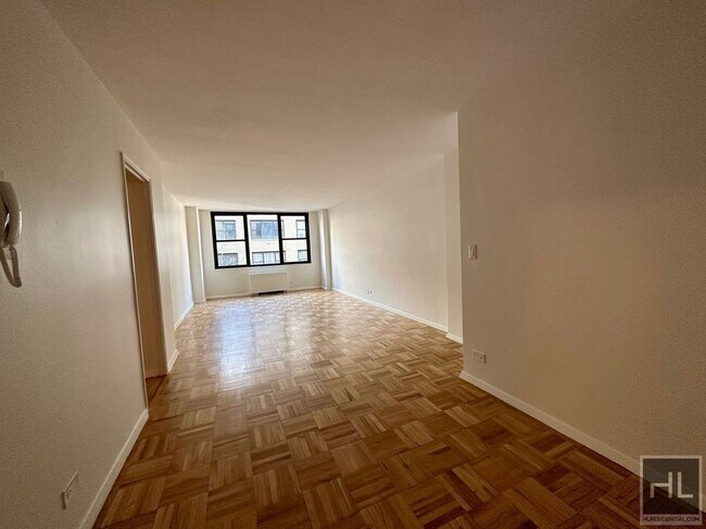 Foto del edificio - EAST 49 STREET