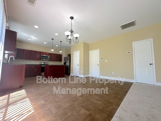 Building Photo - 6223 Woodland Commons Dr