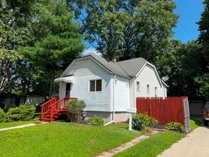 Building Photo - 4972 Lafontaine St