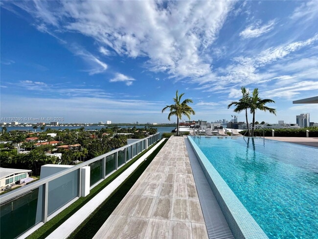 Building Photo - 9940 W Bay Harbor Dr
