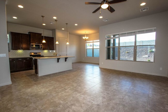 Foto del edificio - New Home in the Dells - HOLD