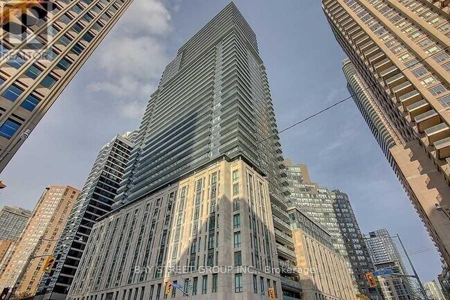Building Photo - 955-2955 Bay St.