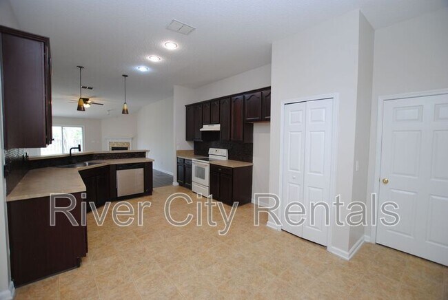 Foto del edificio - 116 Prince Phillip Dr