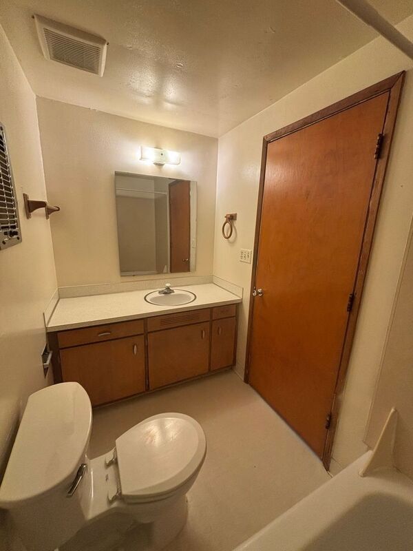 Photo - 462 W 11th Alley Apartment