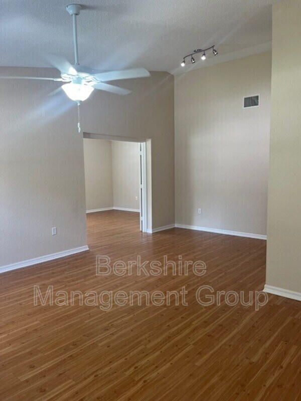 Foto del edificio - 1106 Brook Meadow Dr