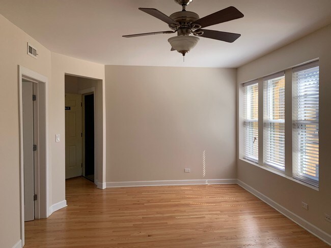 Foto del edificio - 7404 N Damen Ave