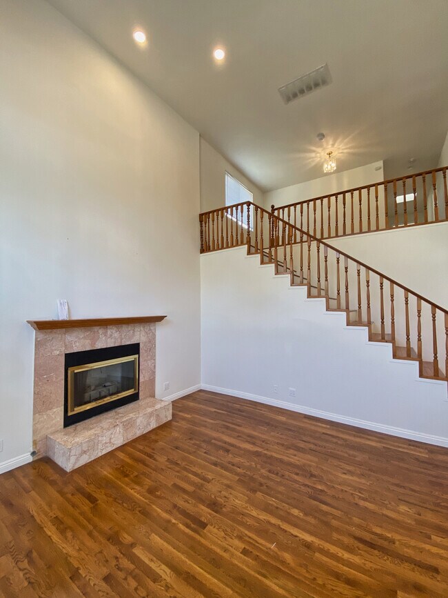 Building Photo - 3941 Beethoven St