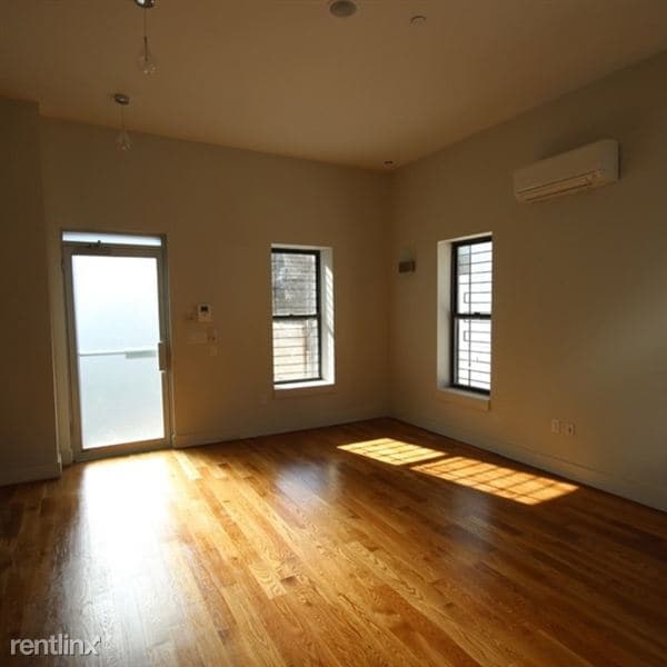 Primary Photo - 127 Eagle St