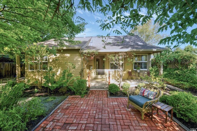 Building Photo - 859 Austin Ave