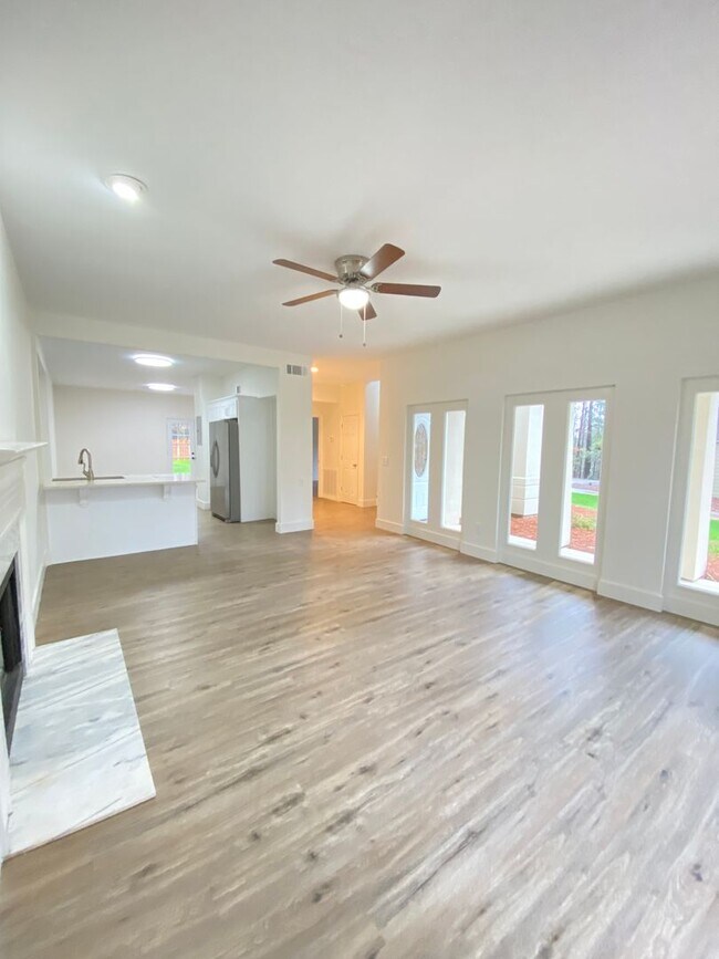 Building Photo - Gorgeous Home Newly Renovated in Auburn!
