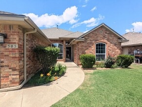 Building Photo - 505 SW 159th St