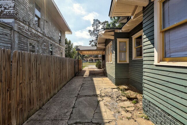 Foto del edificio - Remodeled 1BD/1BTH Apartment in the Heart ...
