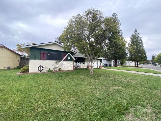 Foto del edificio - Charming Citrus Heights 3bd Home with Garage & Large Backyard