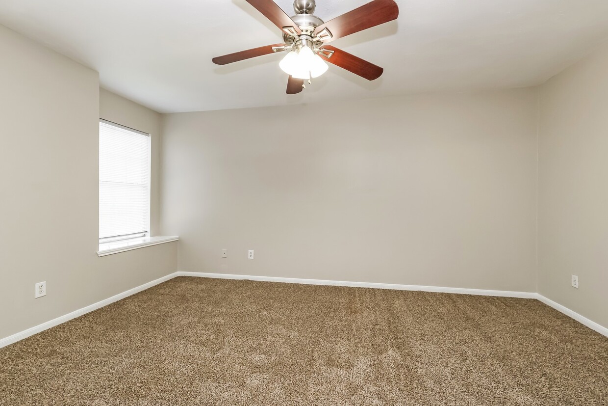 Building Photo - 17919 Greenbriar Park Dr