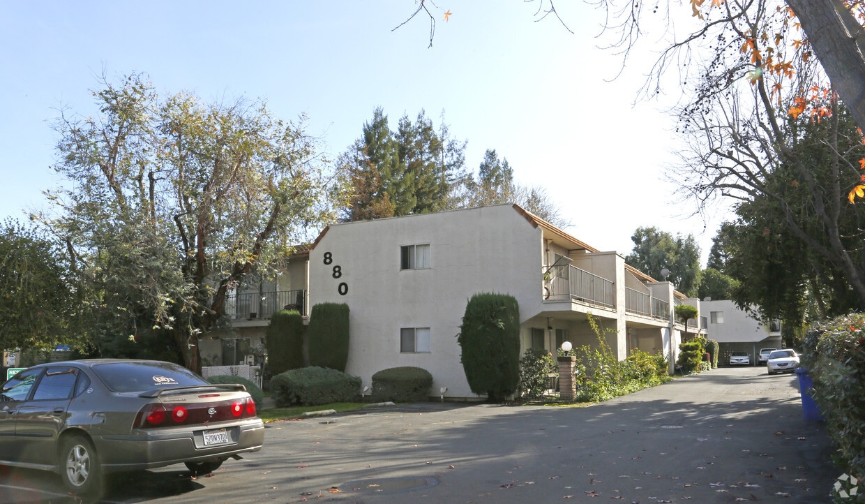 Primary Photo - 880 Willow St